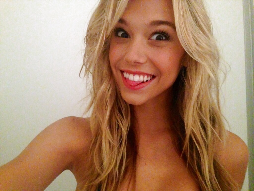 Instagram Babe Alexis Ren - Mojitog  11